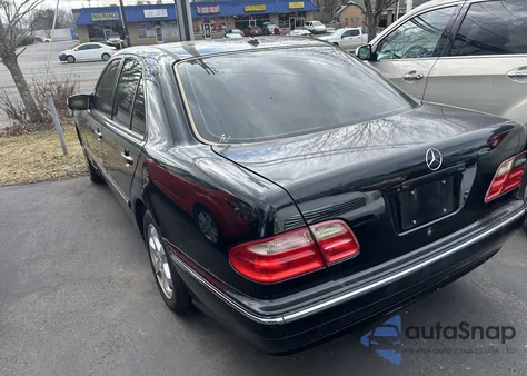 2002 Mercedes-Benz E 320 4M/4M Special Edition z USA, uszkodzony, nr VIN WDBJF82JX2X070086